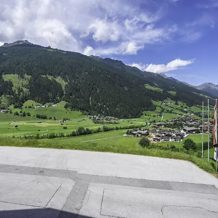Group In Stubaital With Storage *
